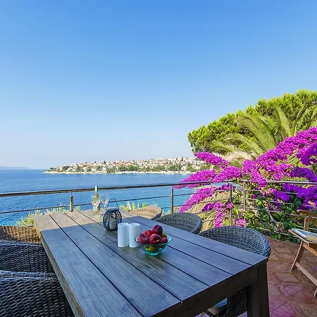 بيت للعطل House Mavi تروغير