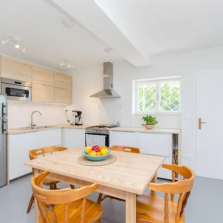 House Mavi بيت للعطل تروغير